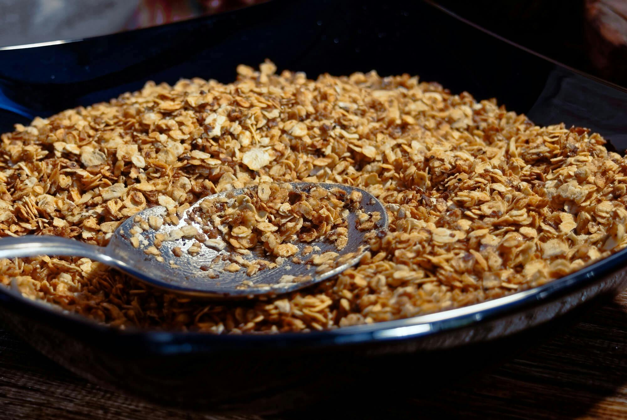 Ristede havregryn – ristede havregryn i en panne